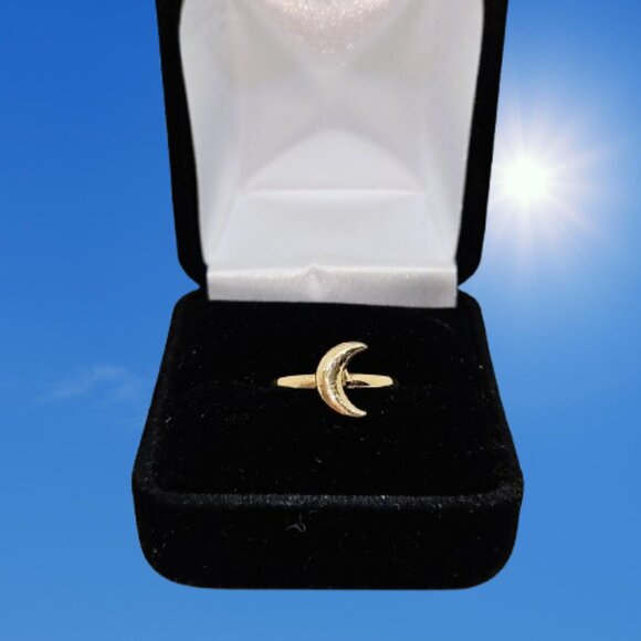 Gold Tone Crescent Moon Ring Size 6 - Picture 1 of 6
